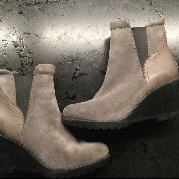 SOREL After Hours Chelsea Boots-like new condition - Picture 2 of 6